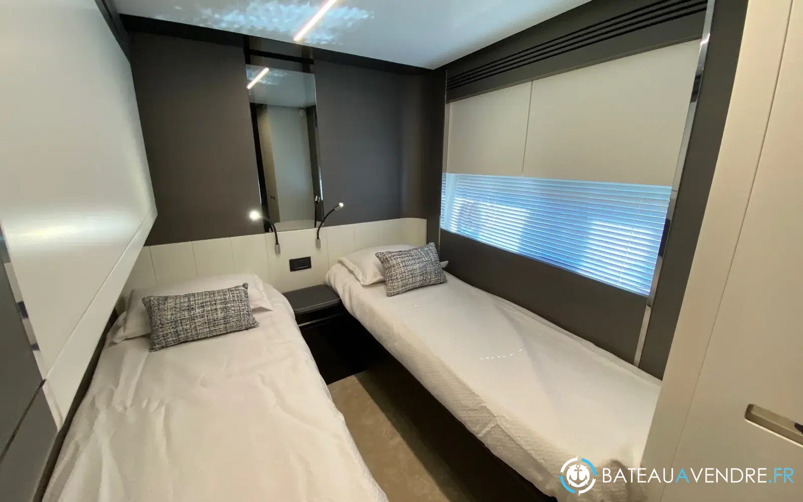 slider 15 Azimut S8