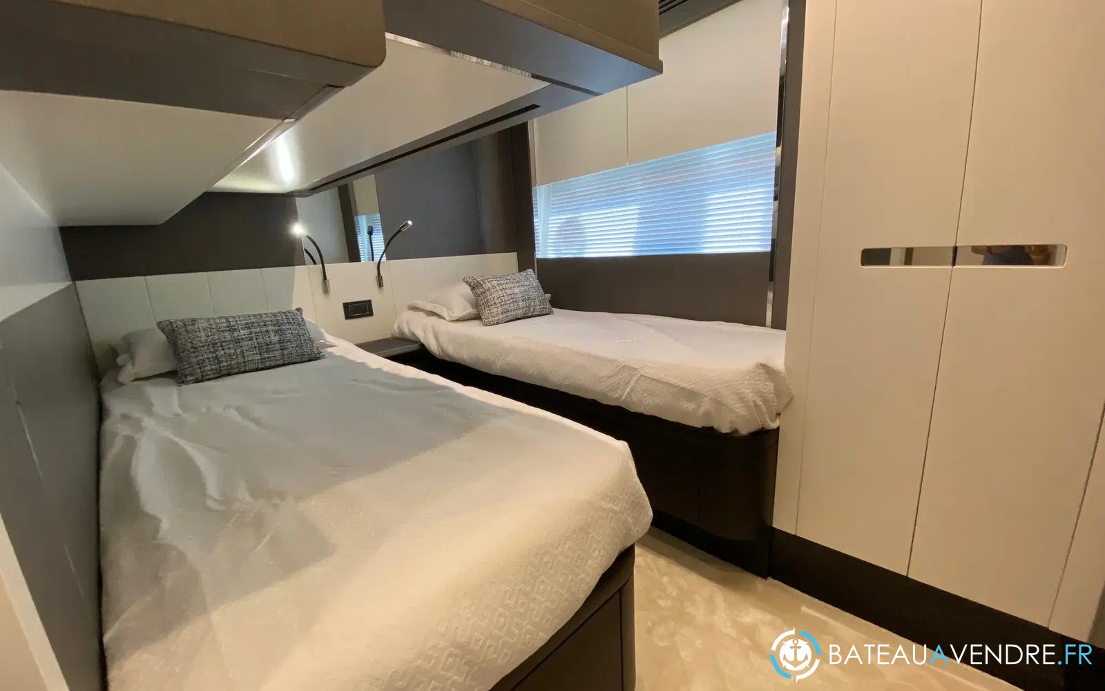 slider 16 Azimut S8