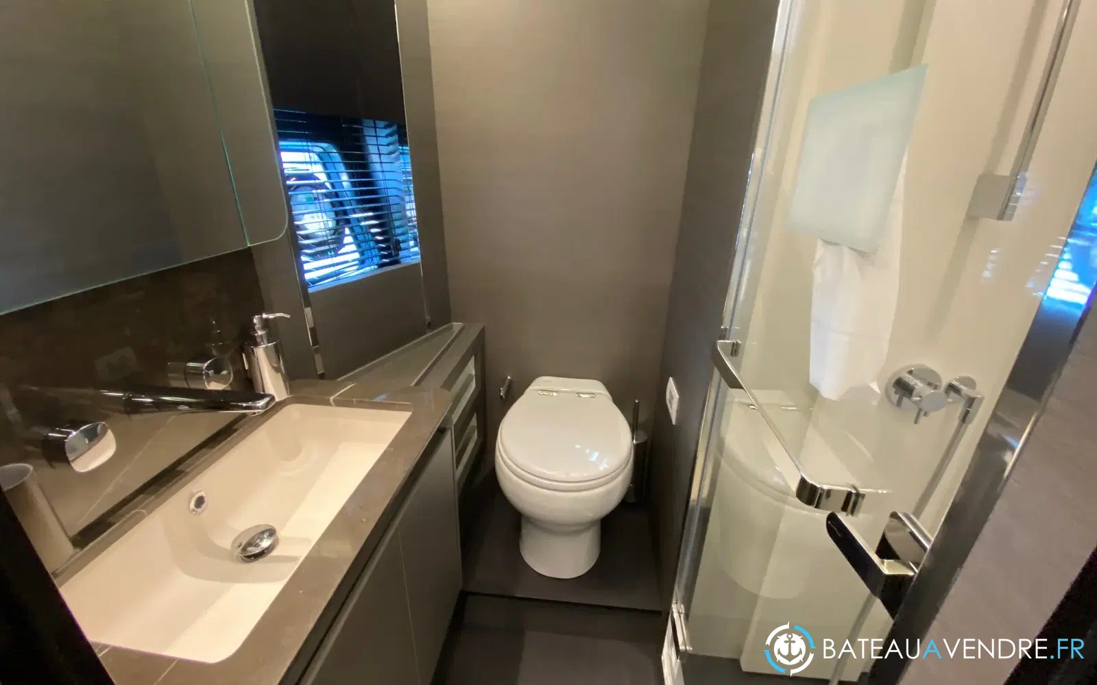 slider 17 Azimut S8
