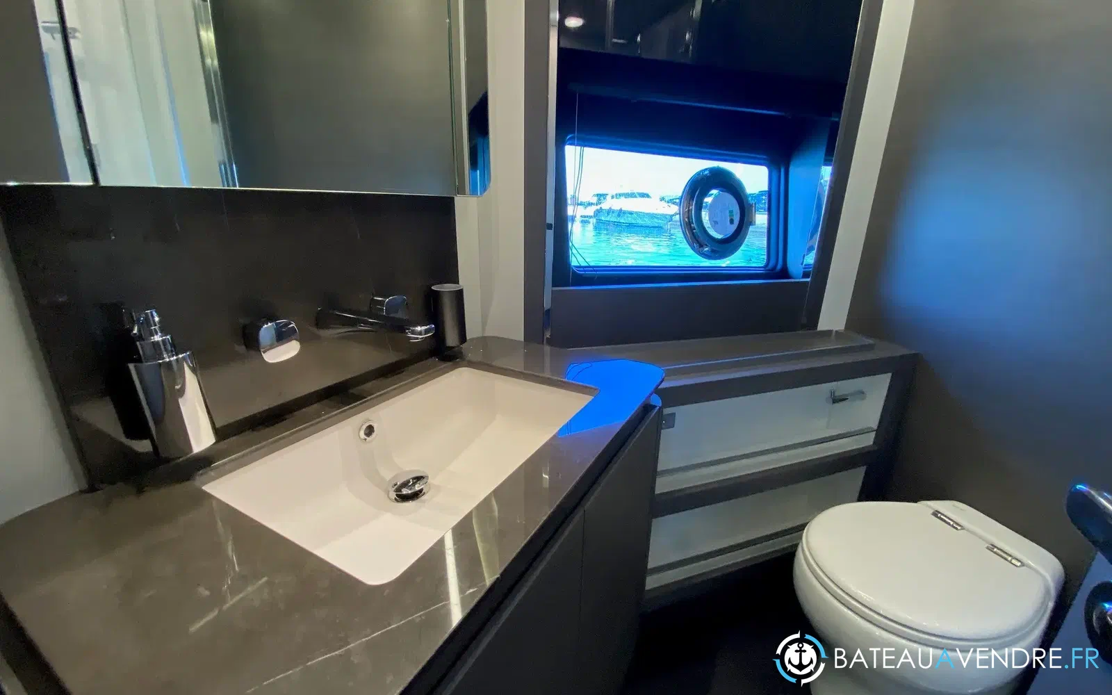 slider 19 Azimut S8