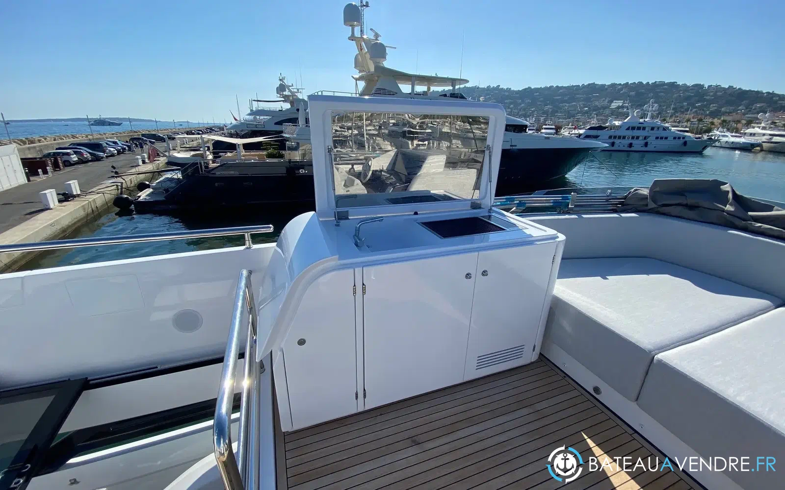 slider 23 Azimut S8