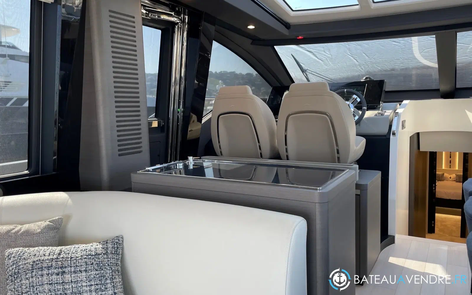slider 5 Azimut S8
