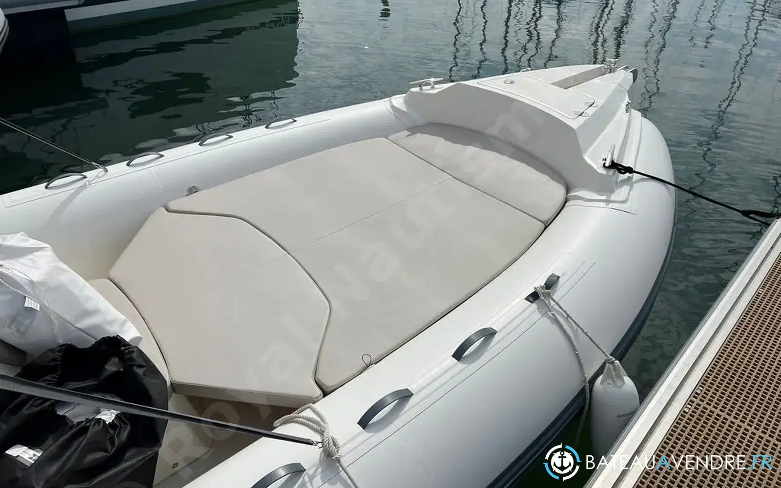 slider 1 Capelli Tempest 700 Open