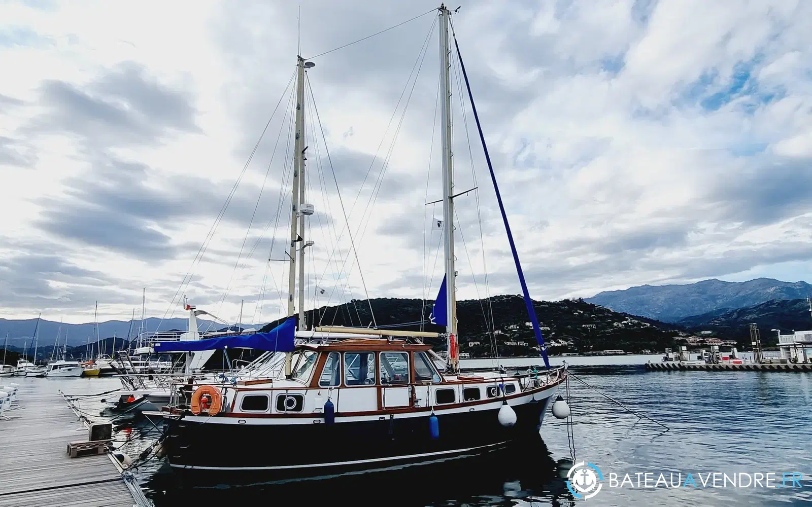 slider 0 Siltala Yachts Nauticat 33