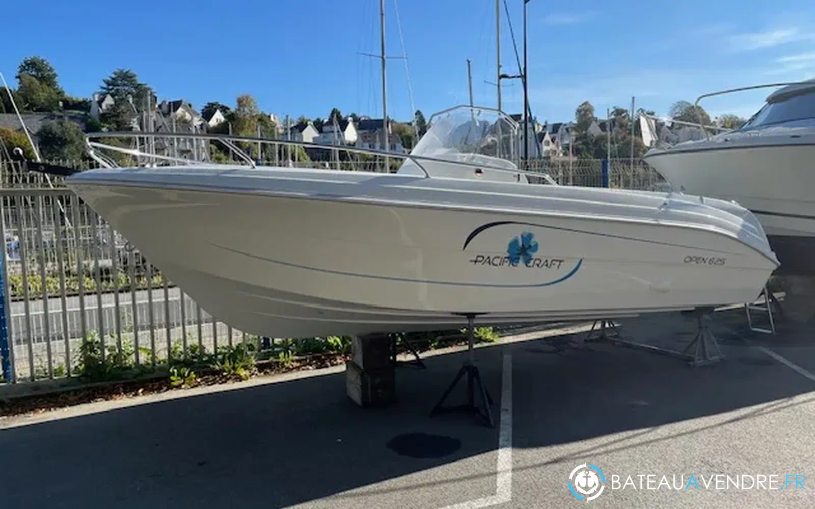 slider 2 Pacific Craft 625 Open
