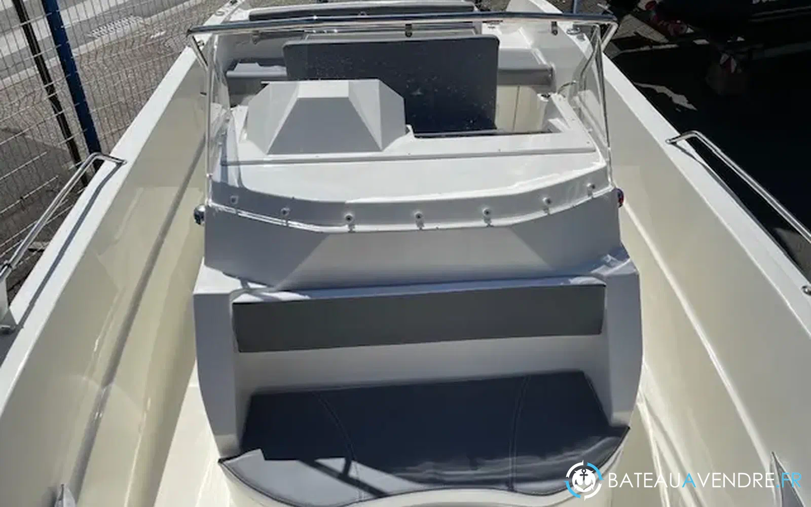 slider 11 Pacific Craft 670 Open