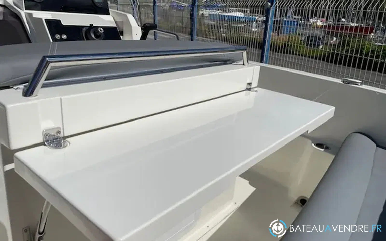 slider 13 Pacific Craft 670 Open
