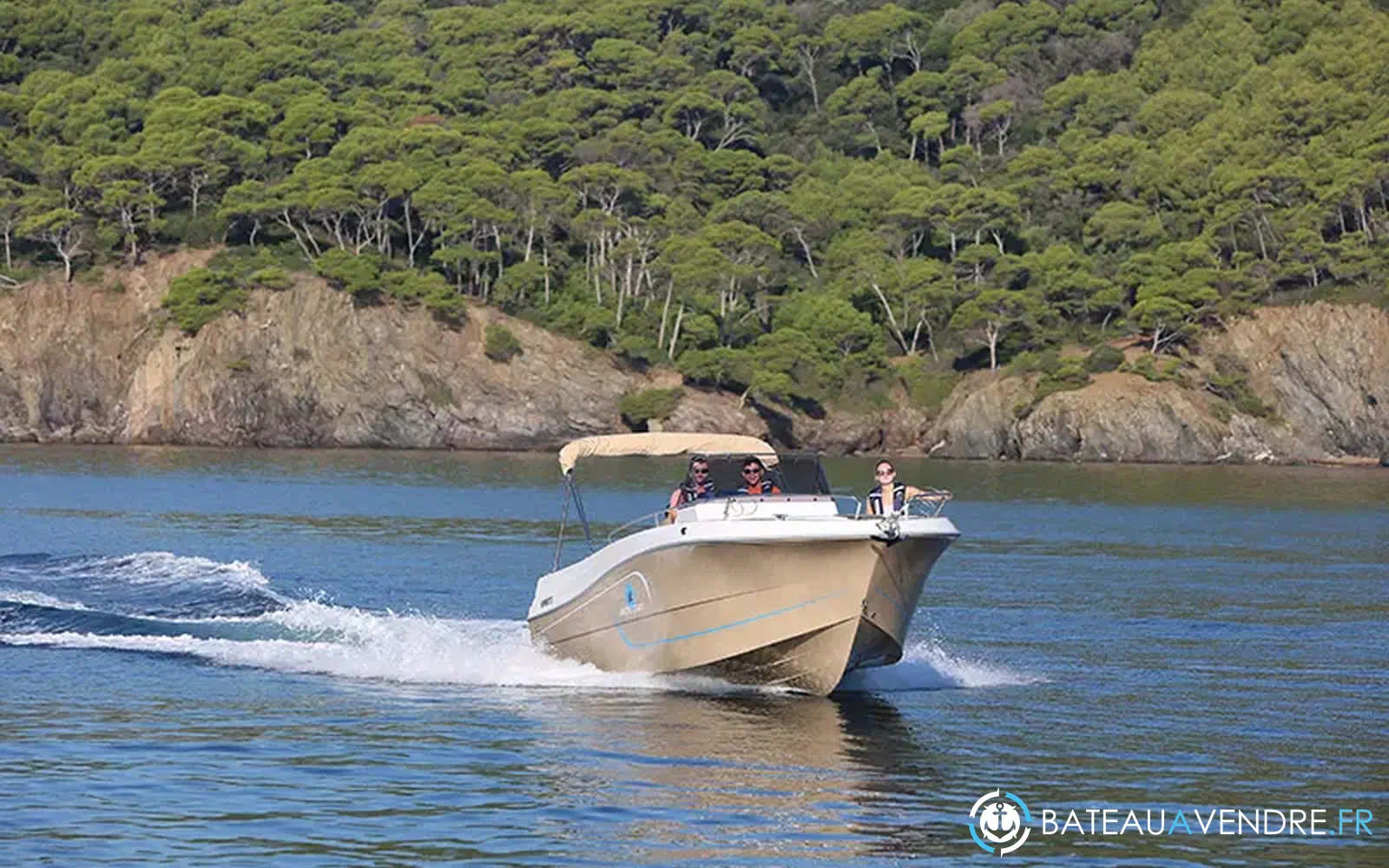 slider 3 Pacific Craft 750 Open