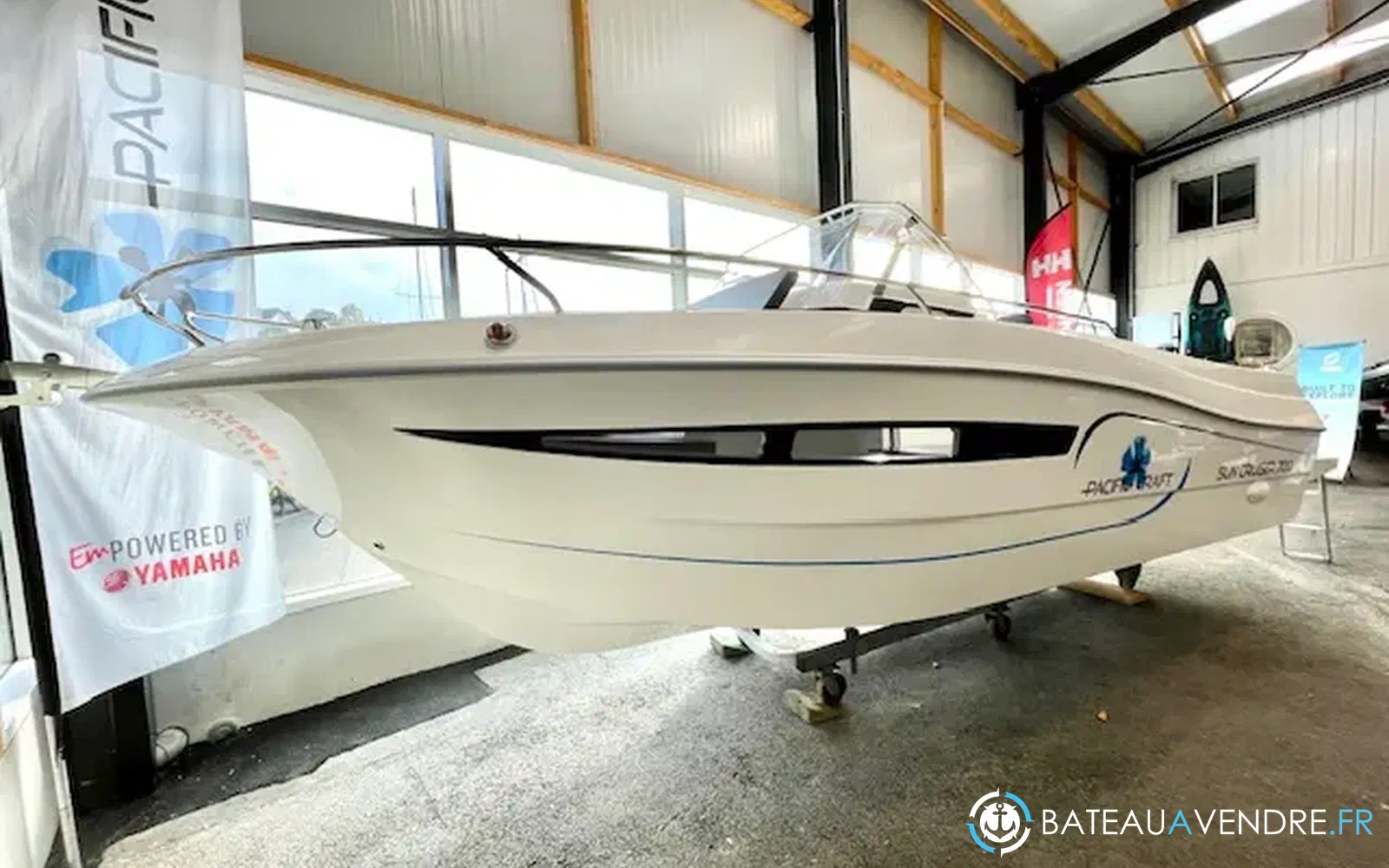 slider 0 Pacific Craft 700 SC