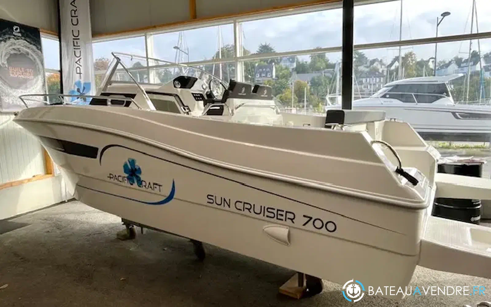 slider 1 Pacific Craft 700 SC