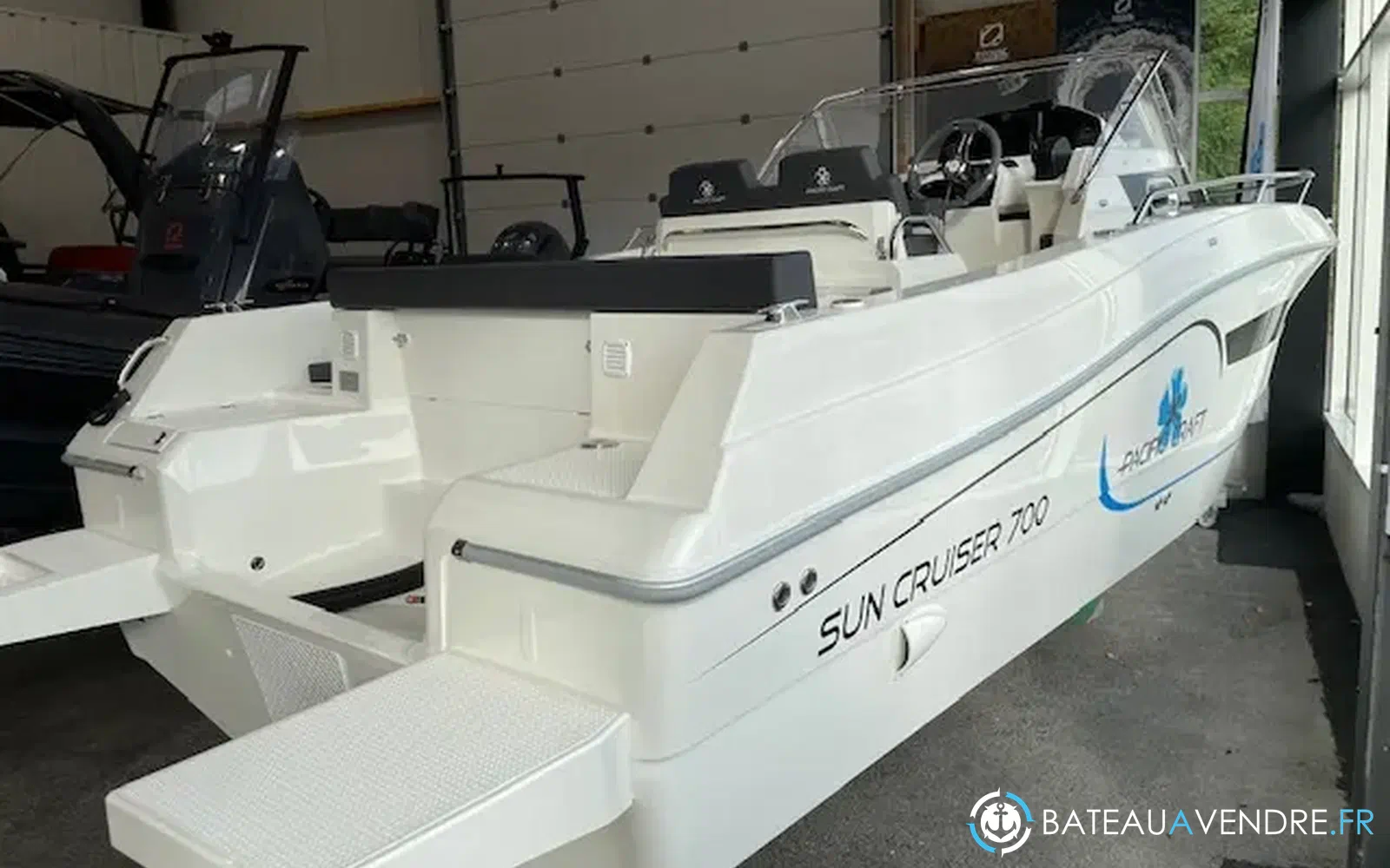 slider 2 Pacific Craft 700 SC