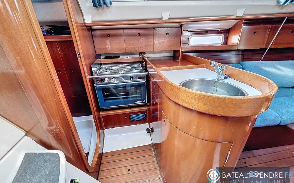 Beneteau Oceanis 300 photo 3