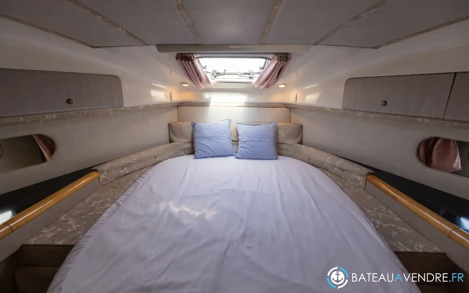 slider 25 Sealine Ambassador 380