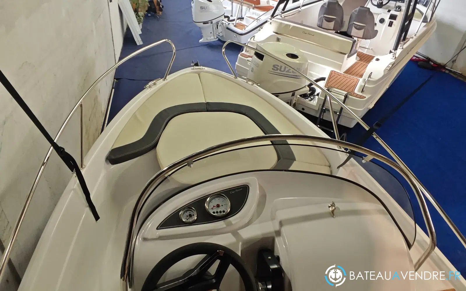 slider 4 B2 Marine 472 Open