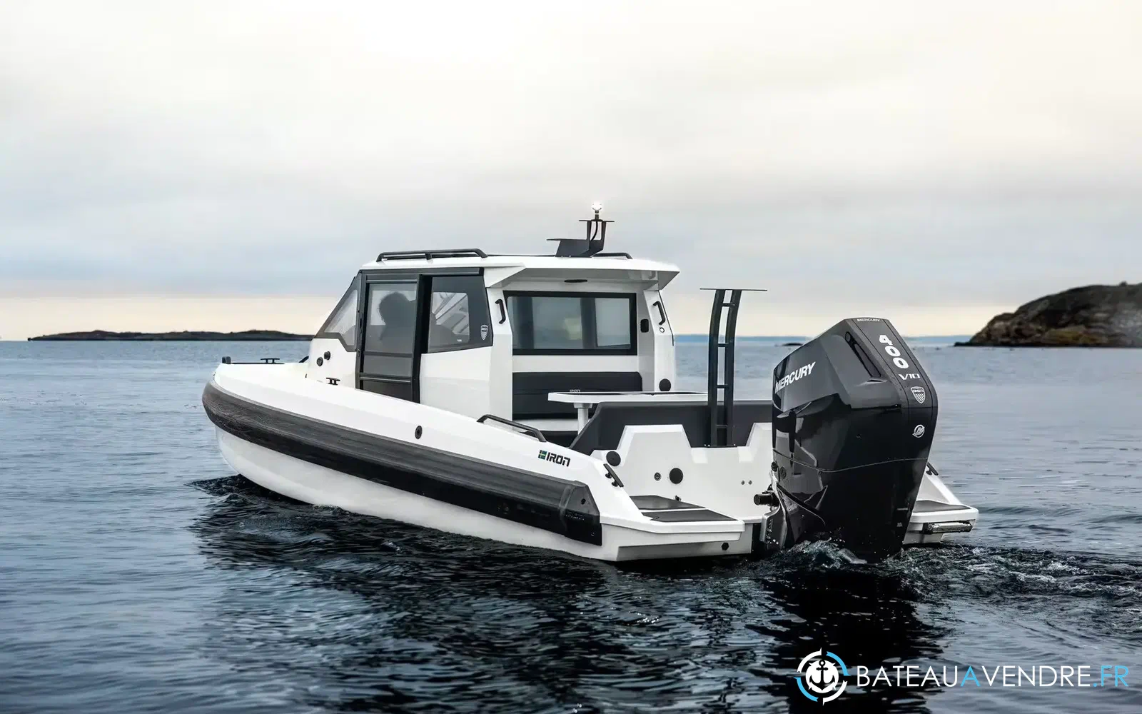 slider 1 Iron Boats 907 Coupe