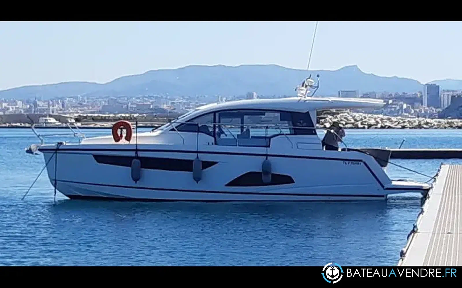 slider 0 Sealine C330