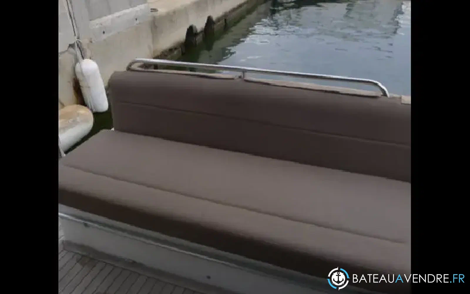 slider 9 Sealine C330