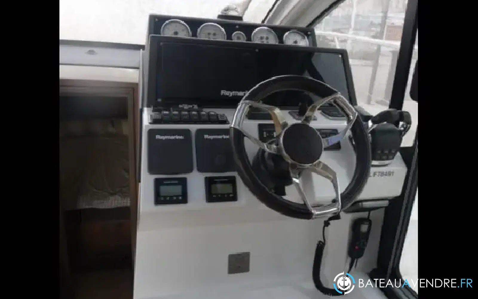 slider 15 Sealine C330