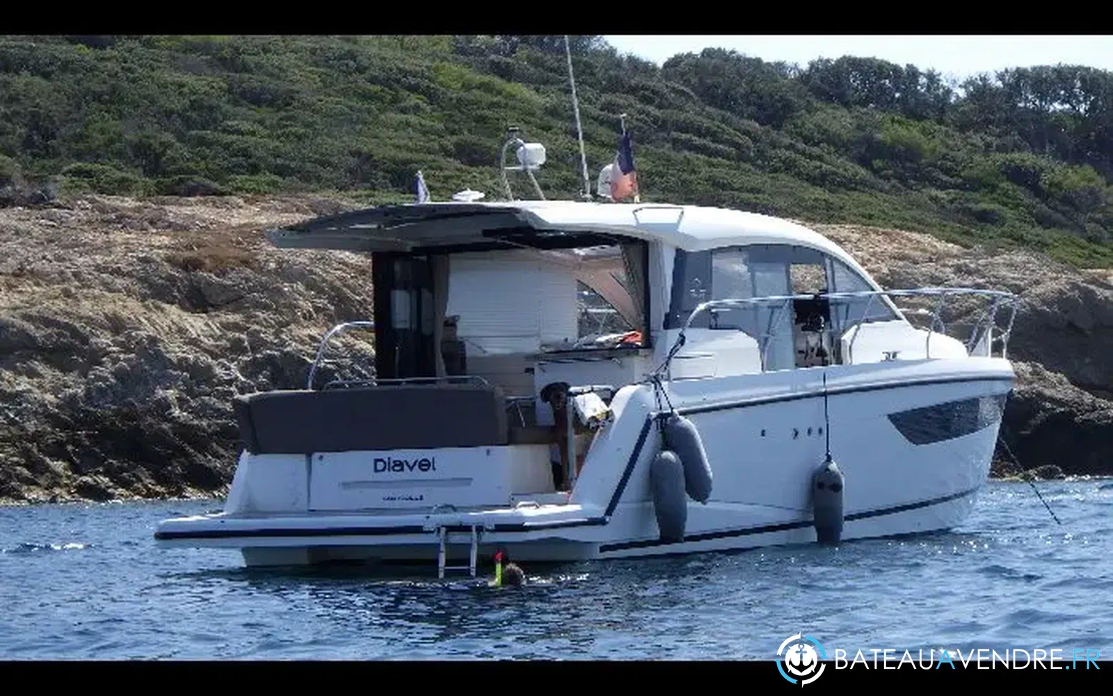 slider 2 Sealine C330