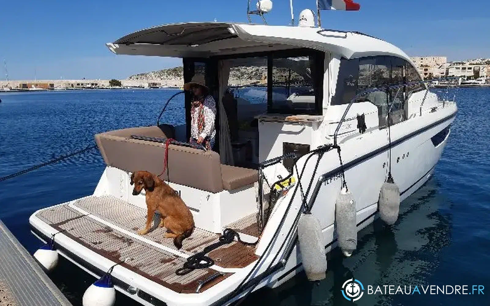 slider 3 Sealine C330