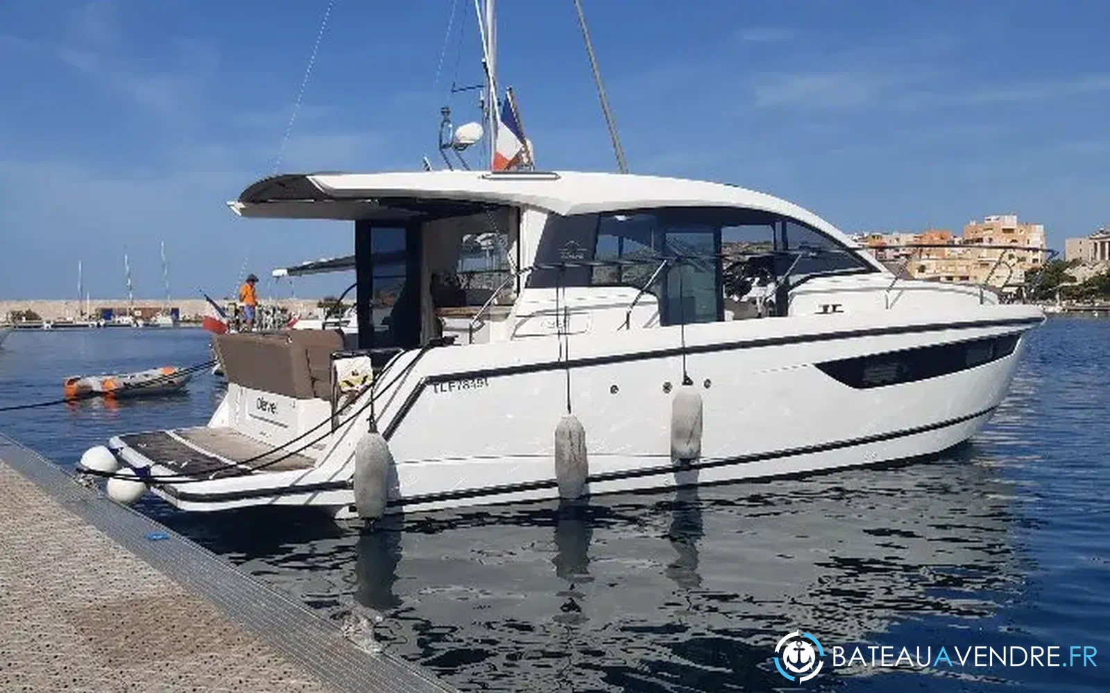 slider 5 Sealine C330