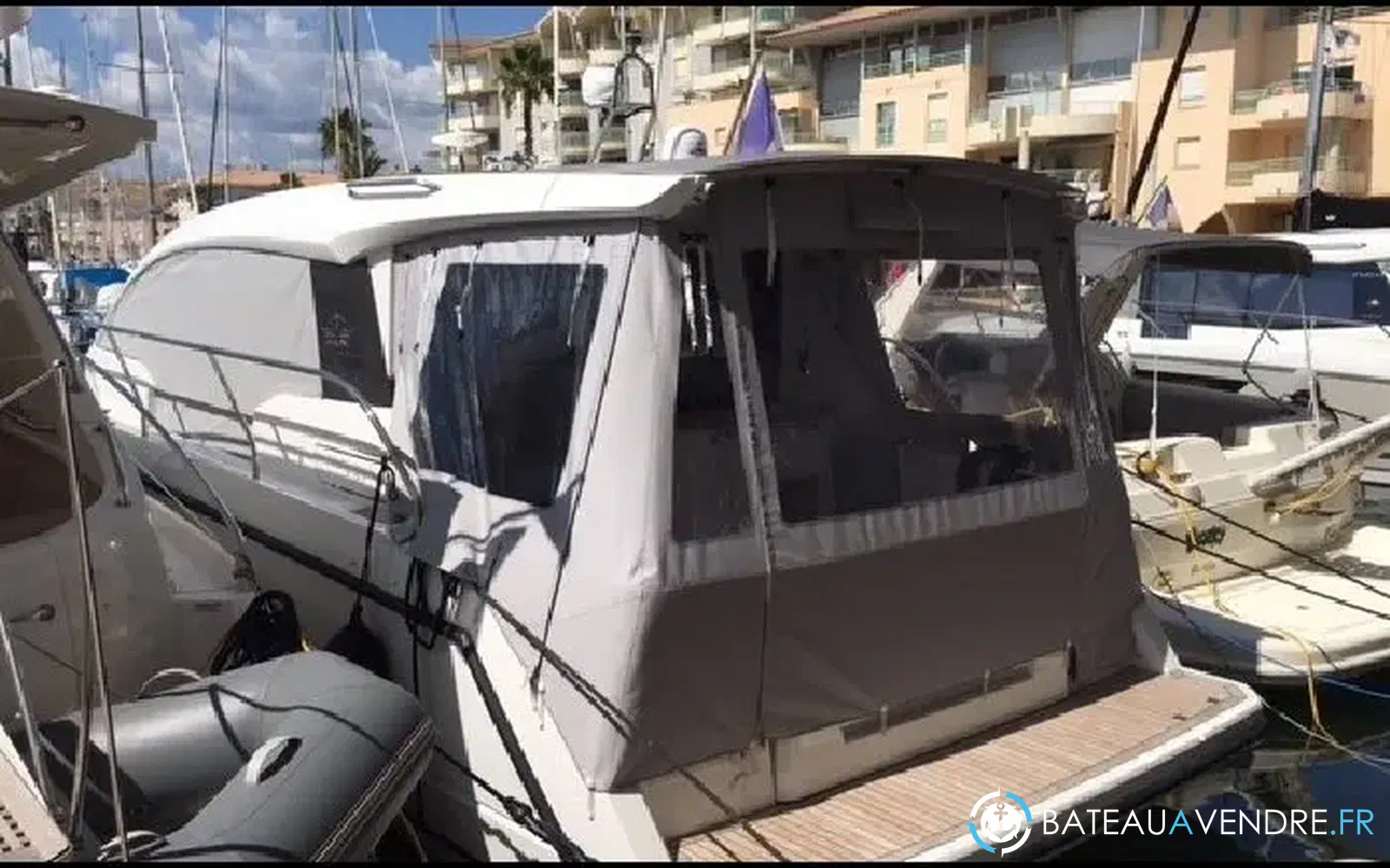 slider 6 Sealine C330