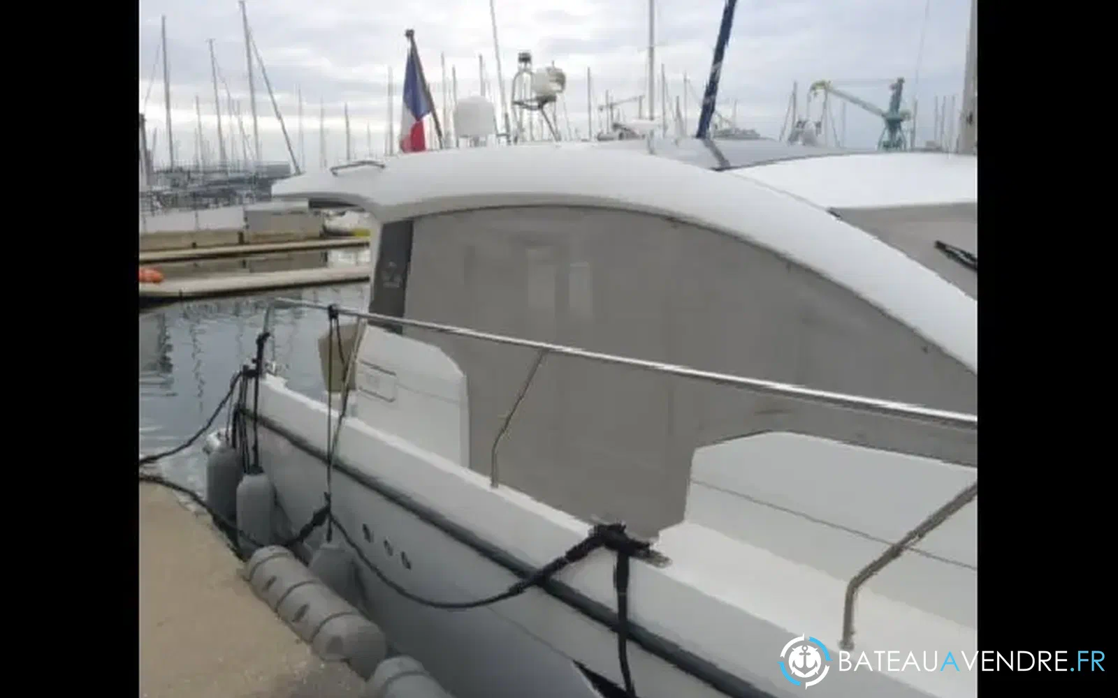 slider 7 Sealine C330