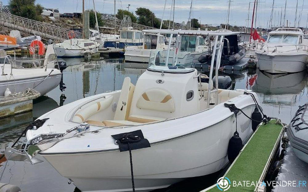 Boston Whaler 240 Outrage photo de présentation