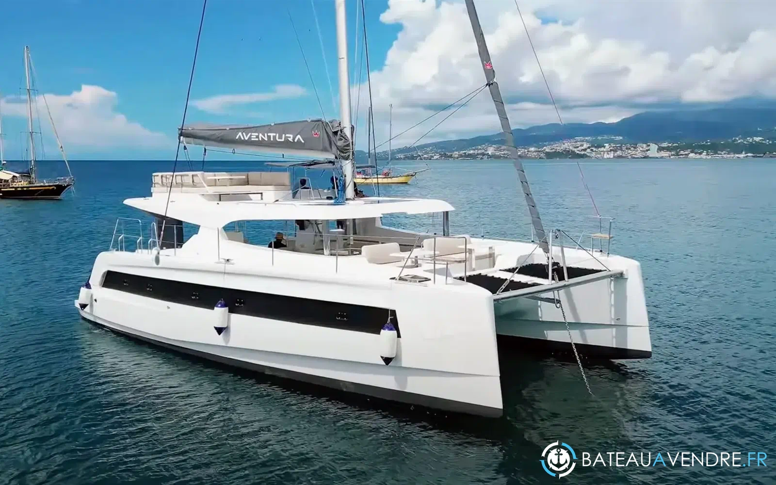 slider 1 Aventura Yacht Indigo Yacht 45