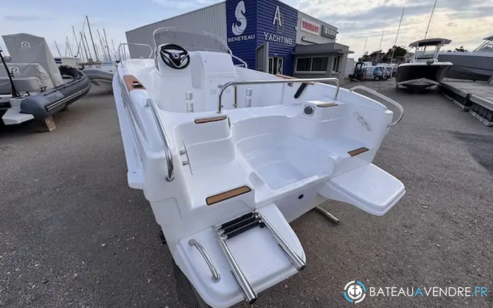 slider 3 B2 Marine Cap Ferret 522 Open