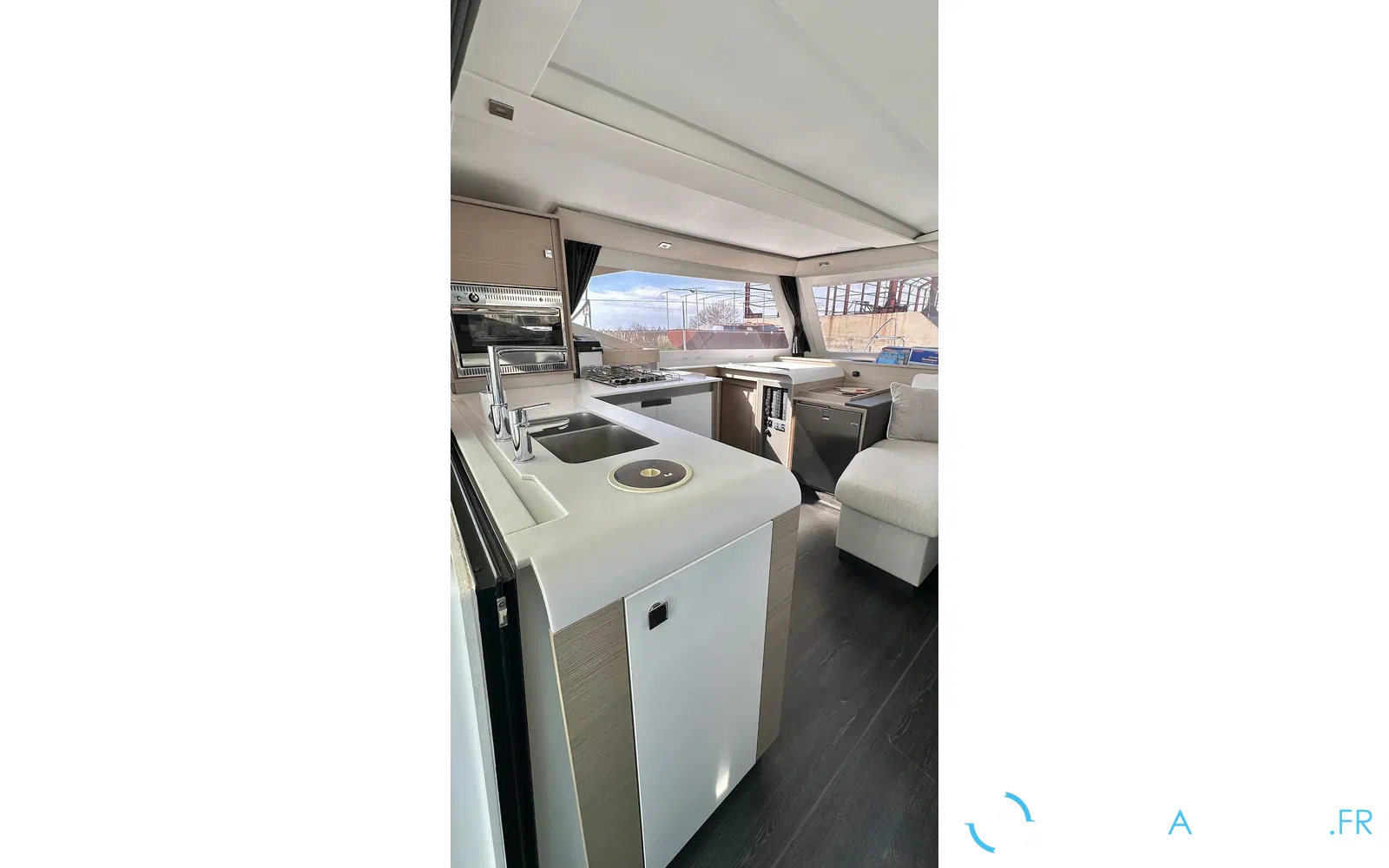 slider 14 Fountaine Pajot Isla 40