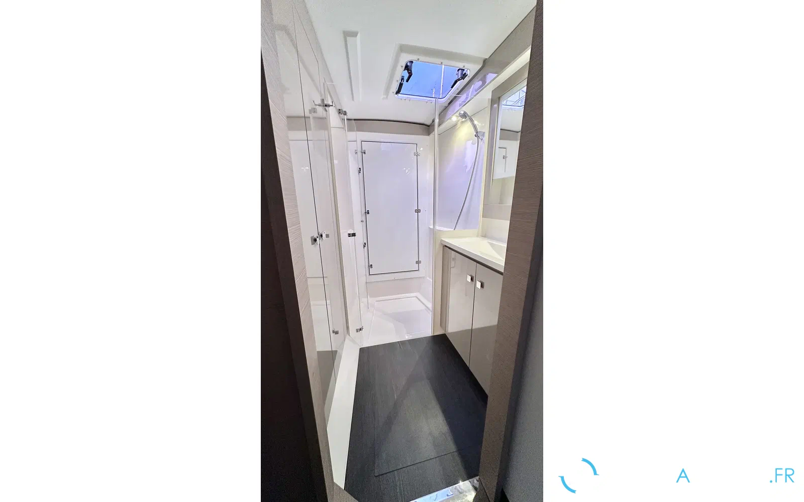 slider 15 Fountaine Pajot Isla 40