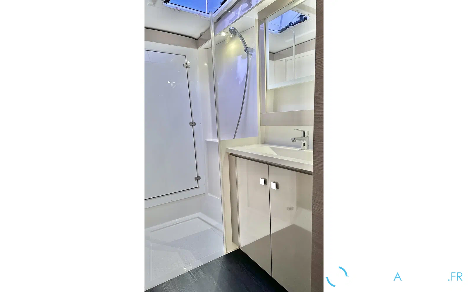 slider 16 Fountaine Pajot Isla 40