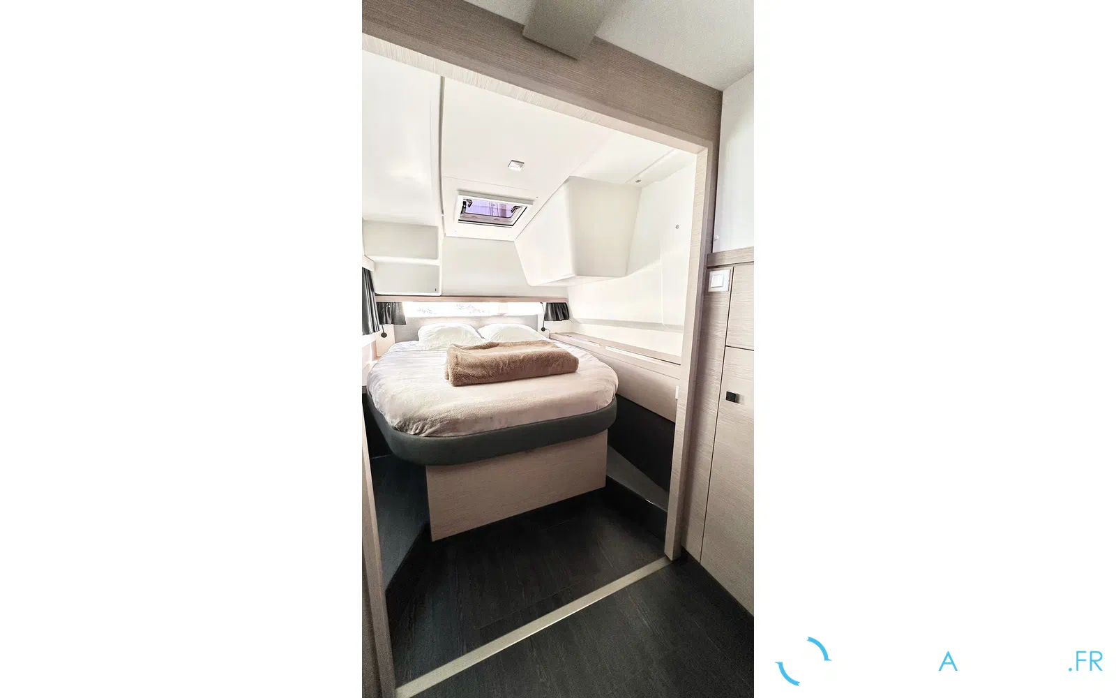 slider 17 Fountaine Pajot Isla 40