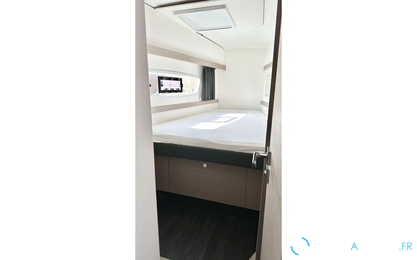 slider 23 Fountaine Pajot Isla 40