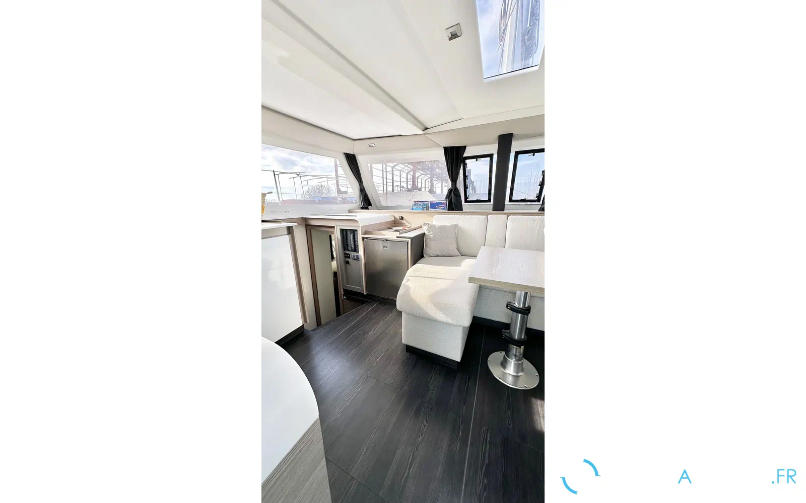 slider 25 Fountaine Pajot Isla 40