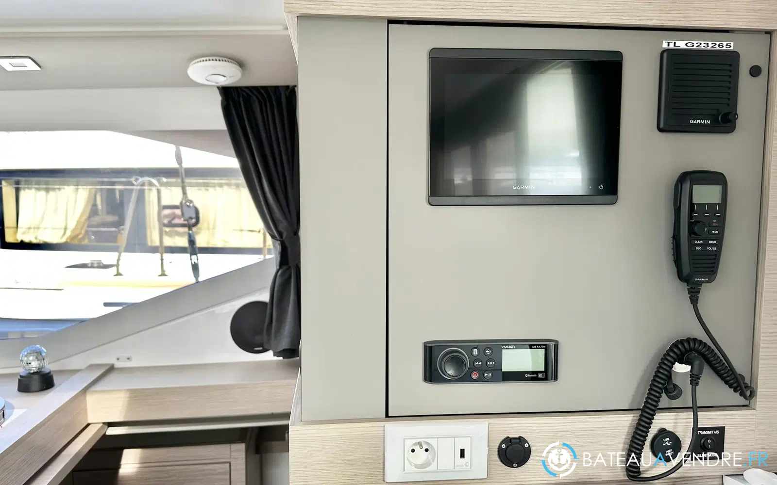 slider 27 Fountaine Pajot Isla 40