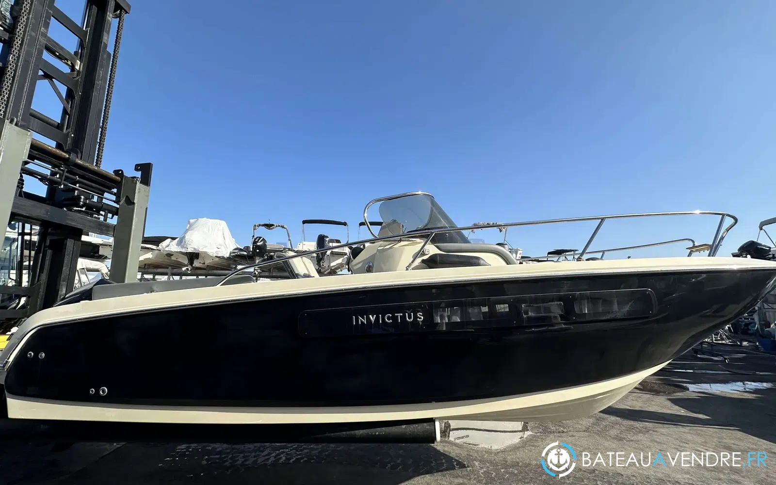slider 4 Invictus 240 CX