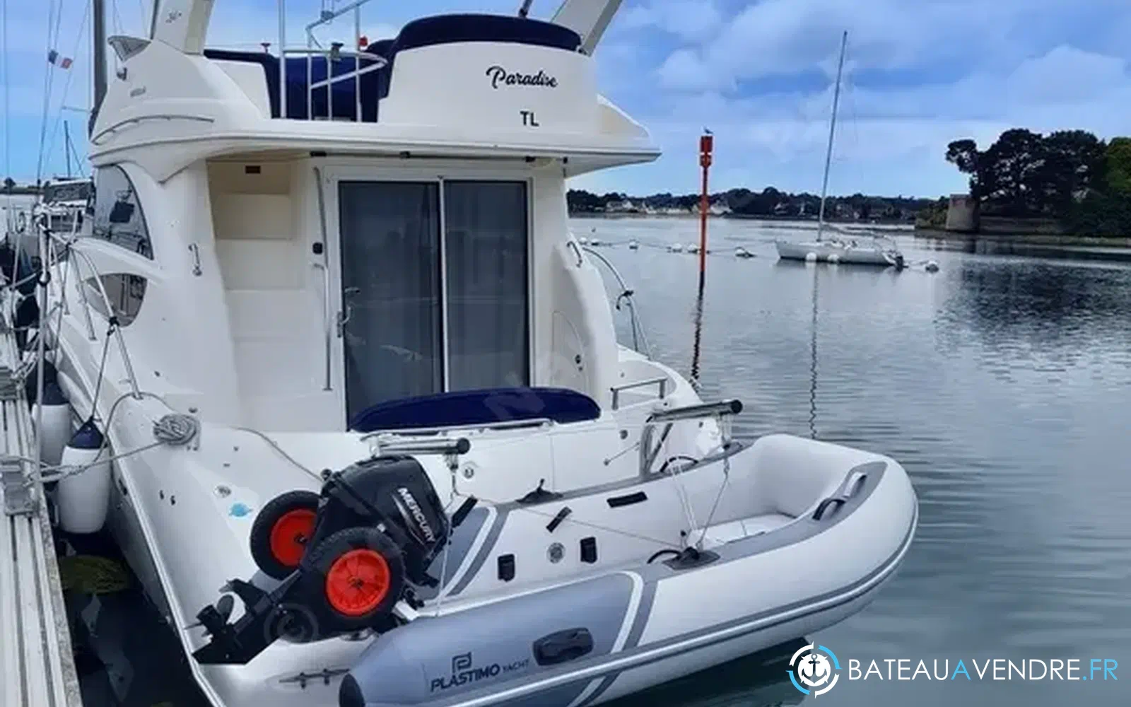 slider 1 Meridian Yacht Sedan 341