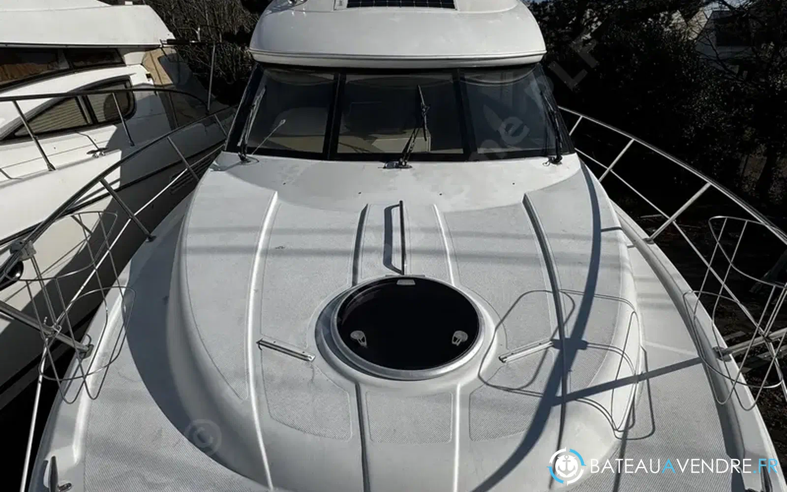 slider 4 Meridian Yacht Sedan 341