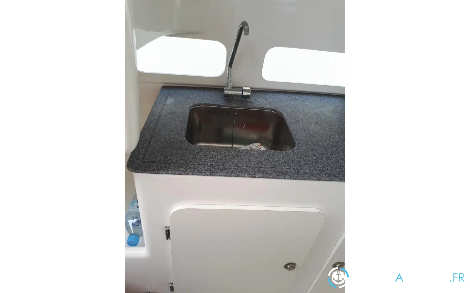 slider 10 Kelt White Shark 285