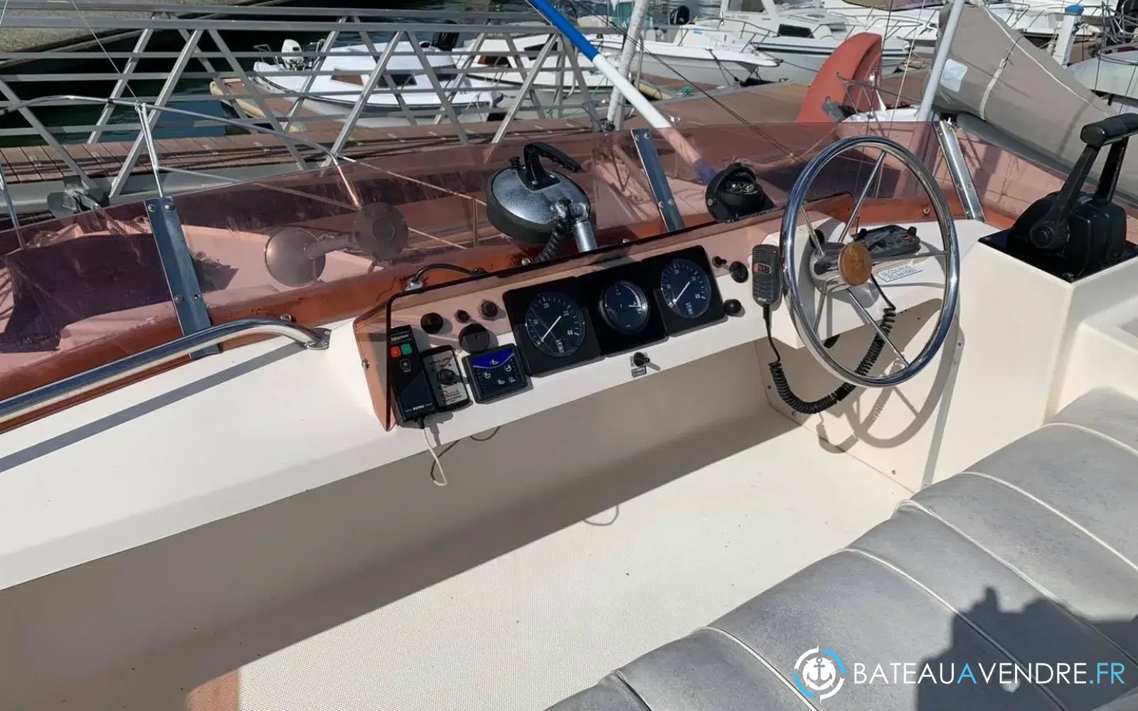 slider 4 Jeanneau Almeria 960