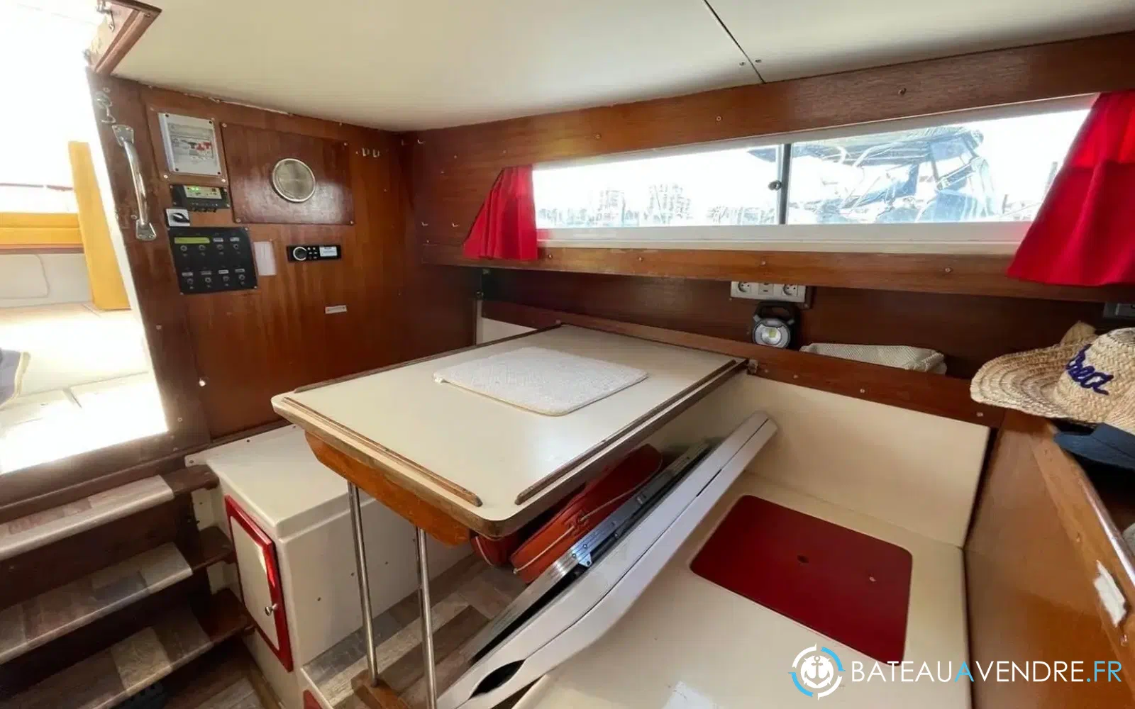 slider 11 Yachting France Arcoa 830