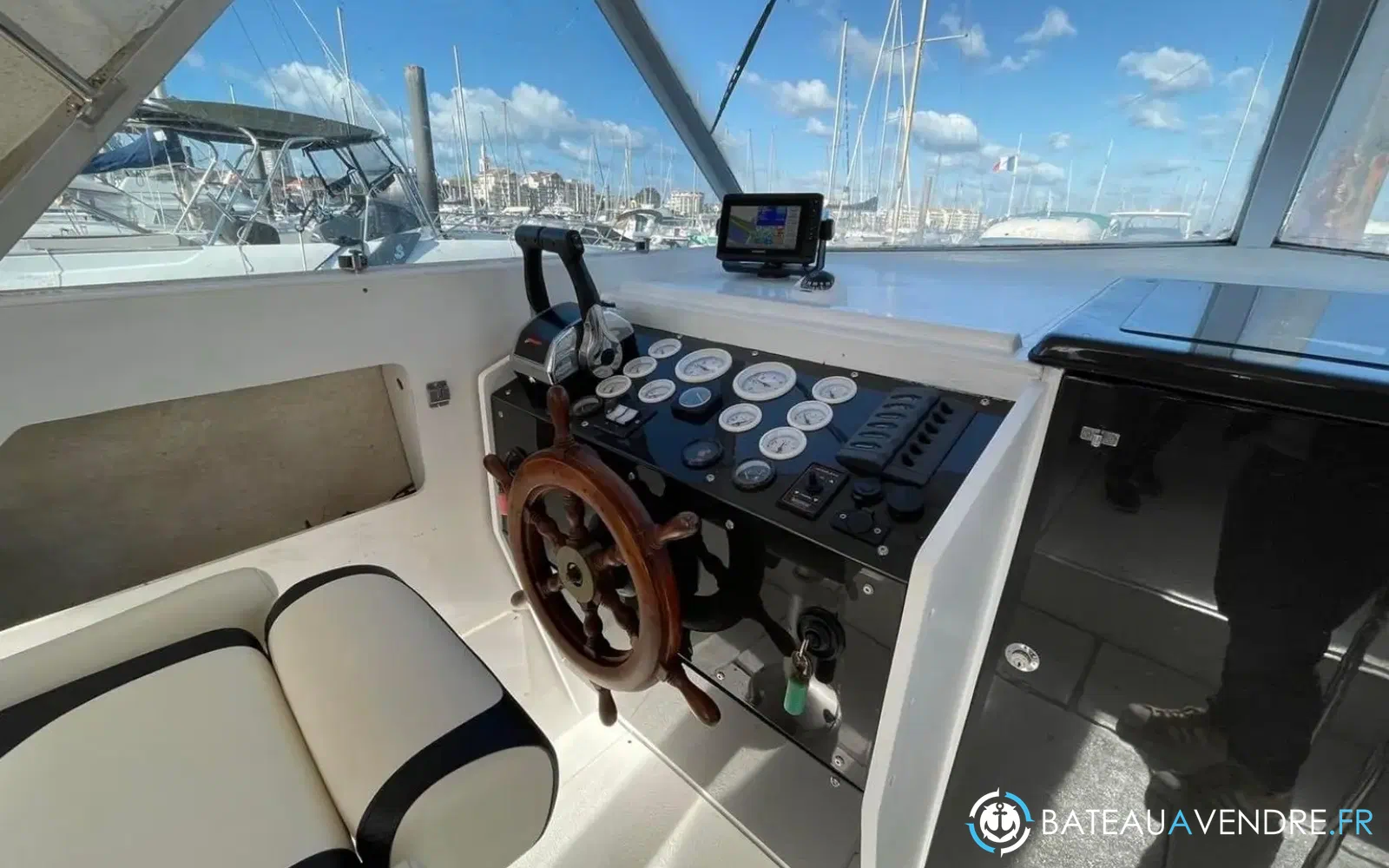 slider 5 Yachting France Arcoa 830