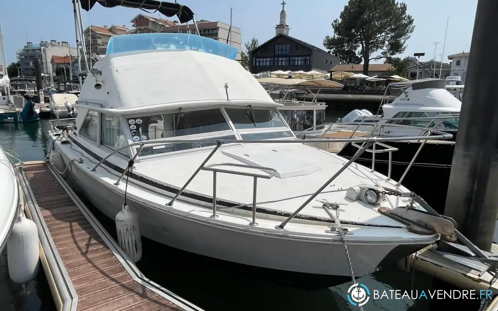 slider 0 Bertram 28 Flybridge
