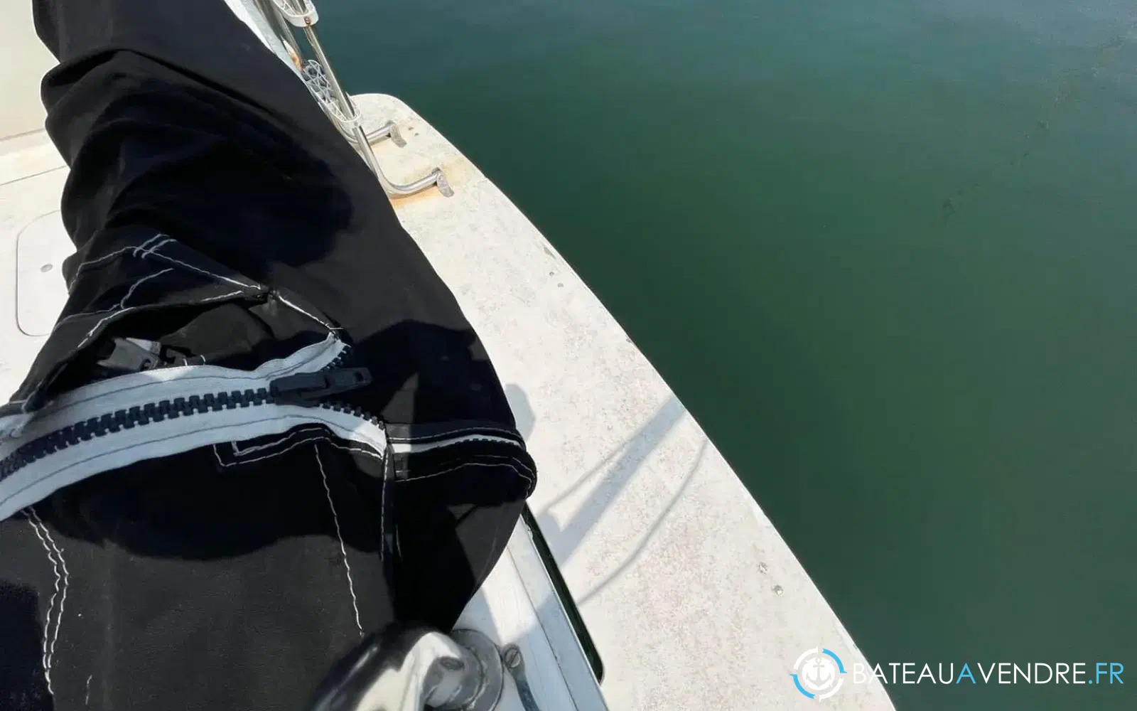 slider 10 Bertram 28 Flybridge