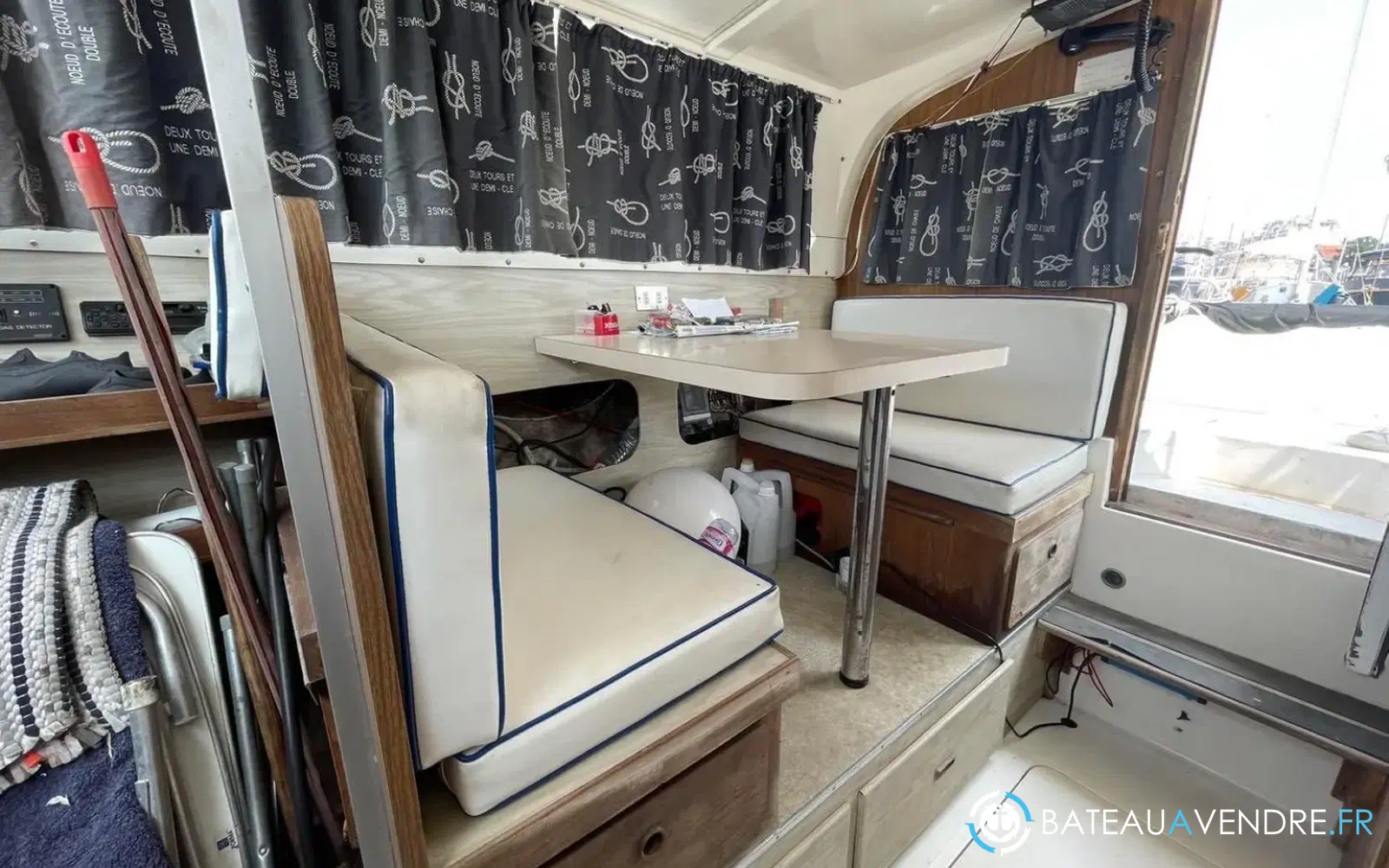 slider 14 Bertram 28 Flybridge