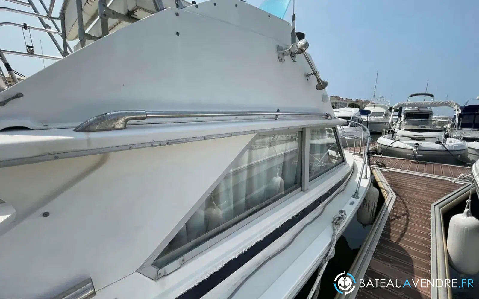 slider 1 Bertram 28 Flybridge