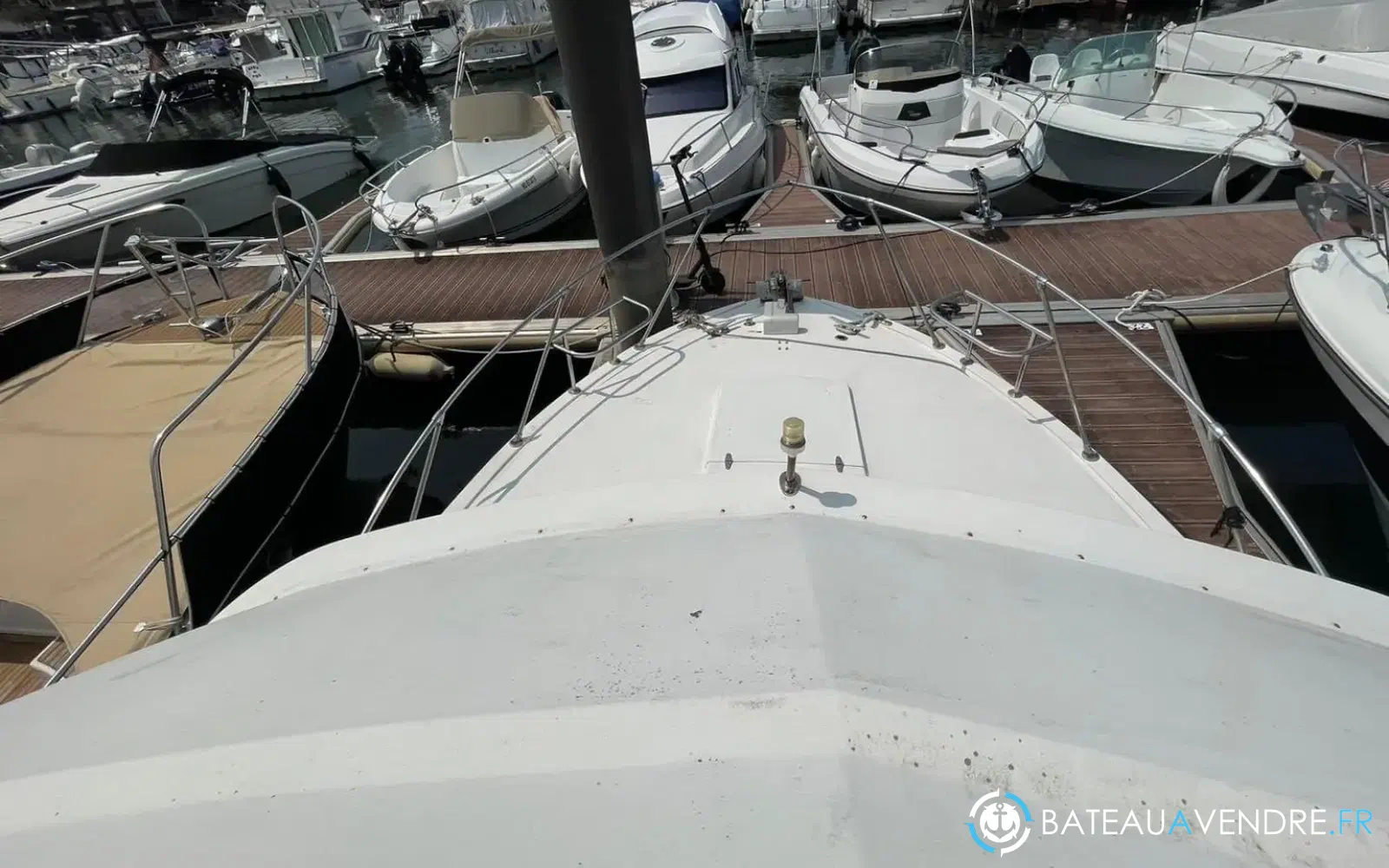 slider 8 Bertram 28 Flybridge
