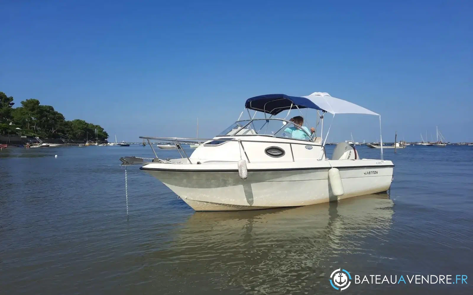 slider 0 Glastron SF 213